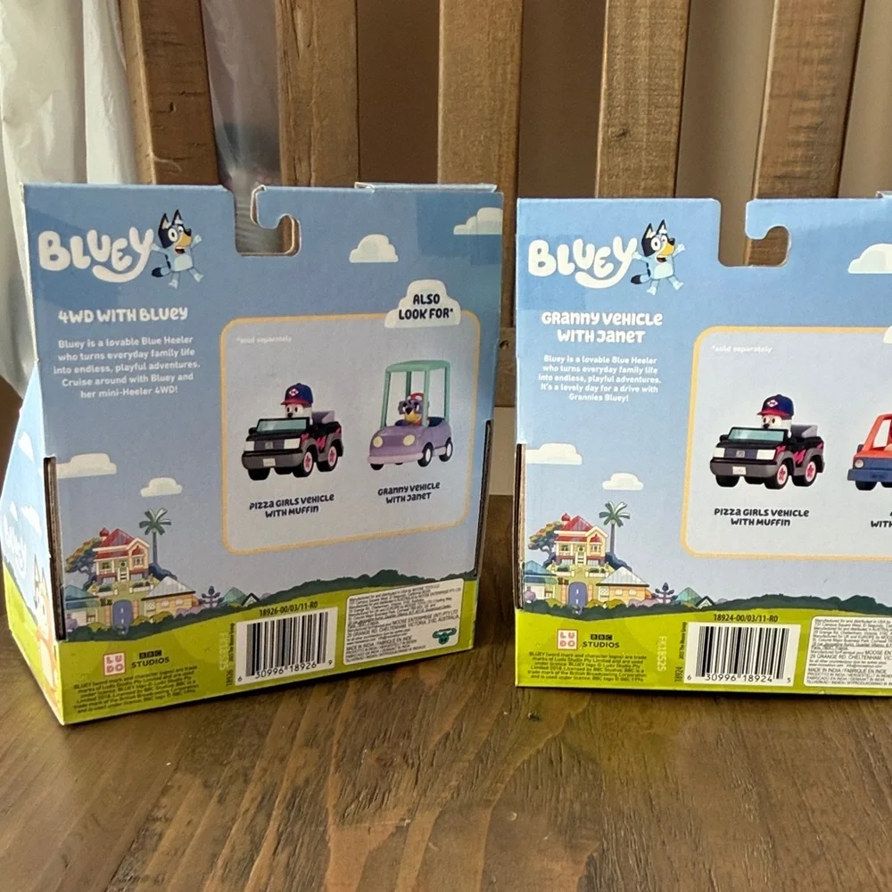 Bluey Mini 4WD and Granny Car Playset. New in package.